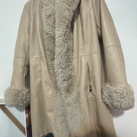 Women's Tan Faux Fur Trim Coat - Picture 4 of 5